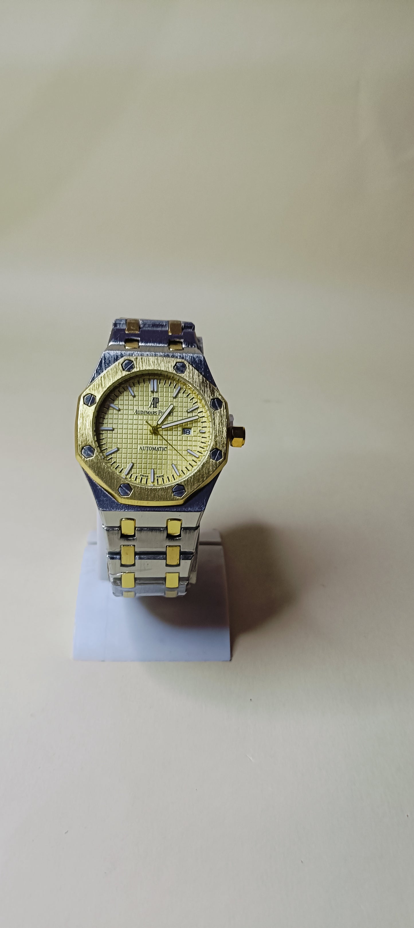 AP watch in truetone